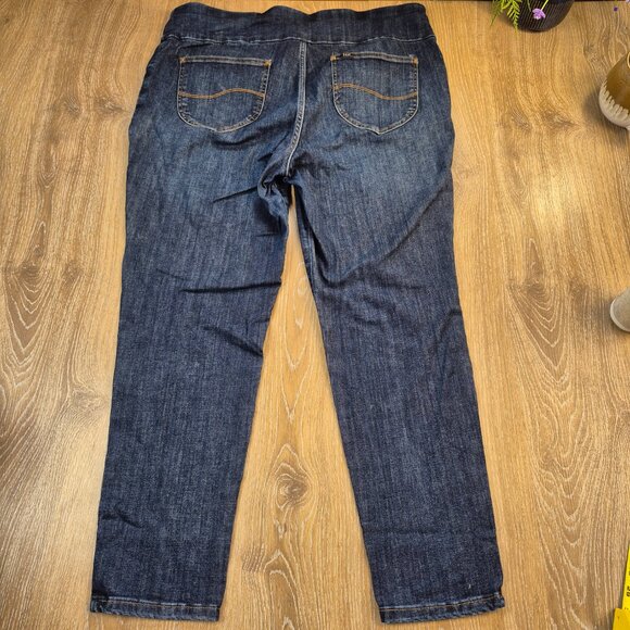 Lee Jeans Plus Sz 18W  Blue Denim Slim Fit Skinny Leg Mid Rise Comfy Pull On - Picture 2 of 7